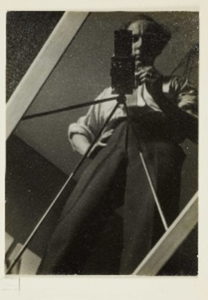 Oskar Nerlinger, Der Fotograf (Selbstbildnis), um 1928. Akademie der Künste, Berlin, Kunstsammlung, Inventar-Nr. Nerlinger 6080. © S. Nerlinger. Rechte vorbehalten – Freier Zugang.