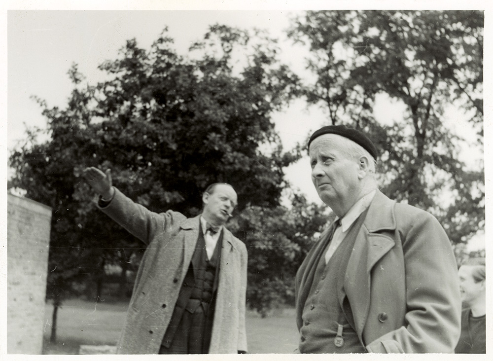 Hugo Häring und Hans Scharoun, ca. 1954, Fotograf unbekannt. Akademie der Künste, Berlin, Hugo-Häring-Archiv, Nr. 92, F. 14, © VG Bild-Kunst, Bonn 2022
